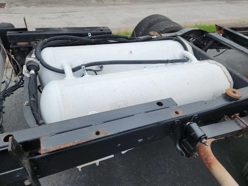 Used 2017 Ford E-450 and Econoline 450 Super Duty w/ Power Windows & Locks Group image 4