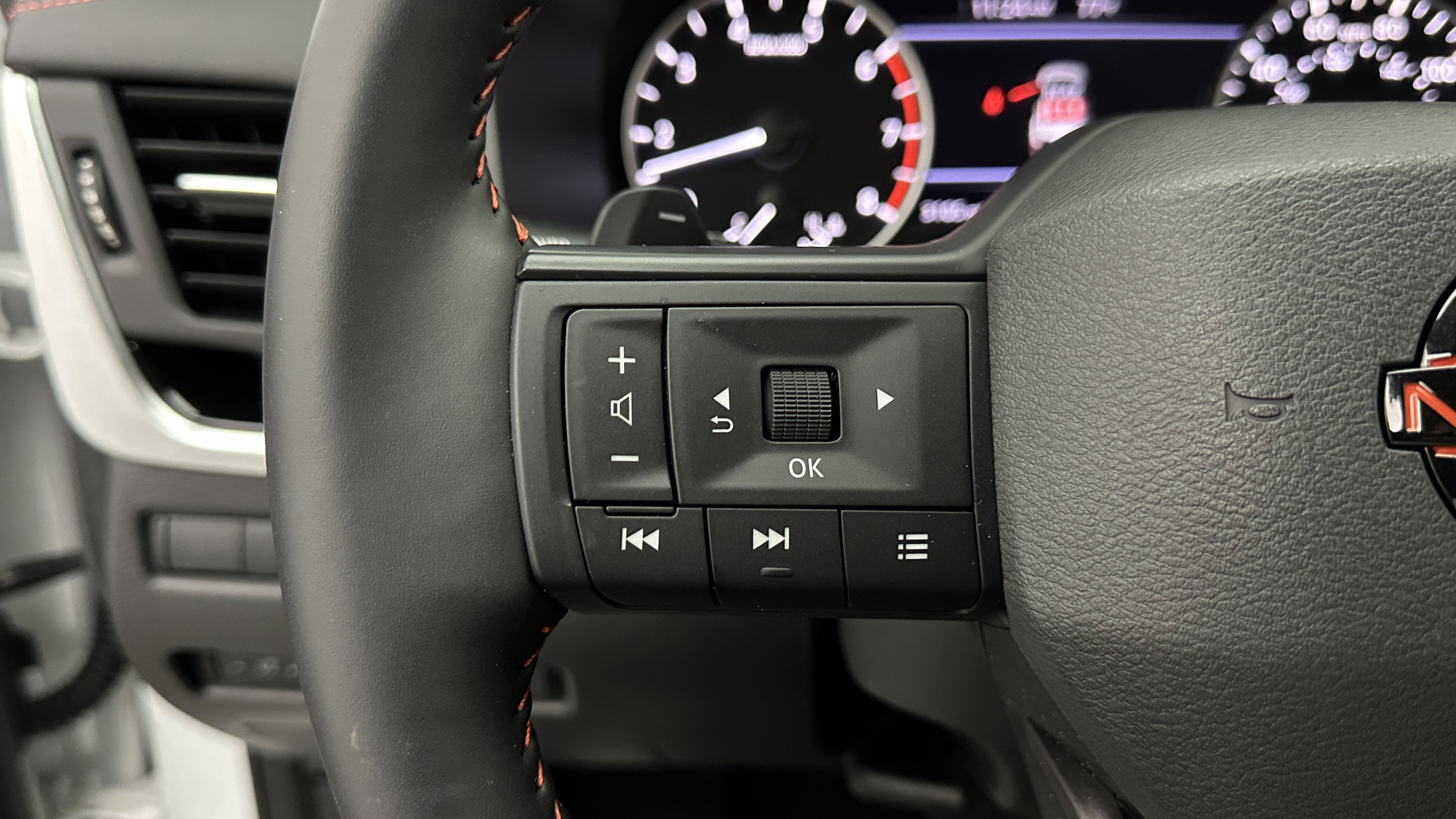 Used 2025 Nissan Rogue SV w/ Rock Creek Premium Package AWD/4WD image 24
