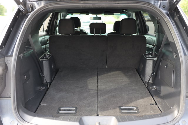 Used 2017 Ford Explorer XLT w/ Equipment Group 201A FWD image 9