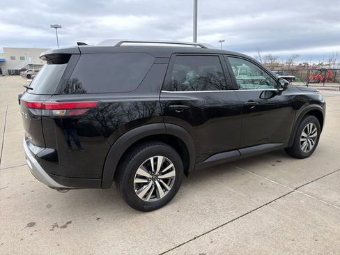 Used 2025 Nissan Pathfinder SL image 5