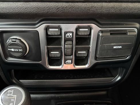 Used 2024 Jeep Wrangler Unlimited Sport AWD/4WD image 14