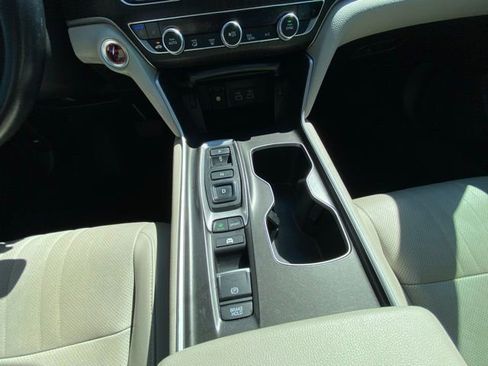 Used 2021 Honda Accord Touring image 14