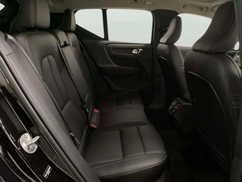 Used 2025 Volvo XC40 B5 Core image 61
