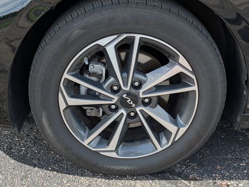Certified 2024 Kia Forte LXS w/ LXS Technology Package FWD image 15