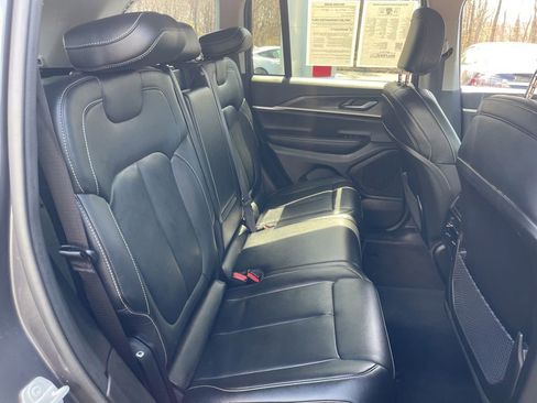 Used 2023 Jeep Grand Cherokee Limited AWD/4WD image 23
