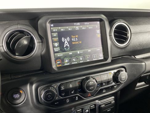 Used 2022 Jeep Wrangler Unlimited Sahara w/ LED Lighting Group AWD/4WD image 30