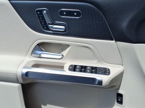 Used 2021 Mercedes-Benz GLB 250 image 30