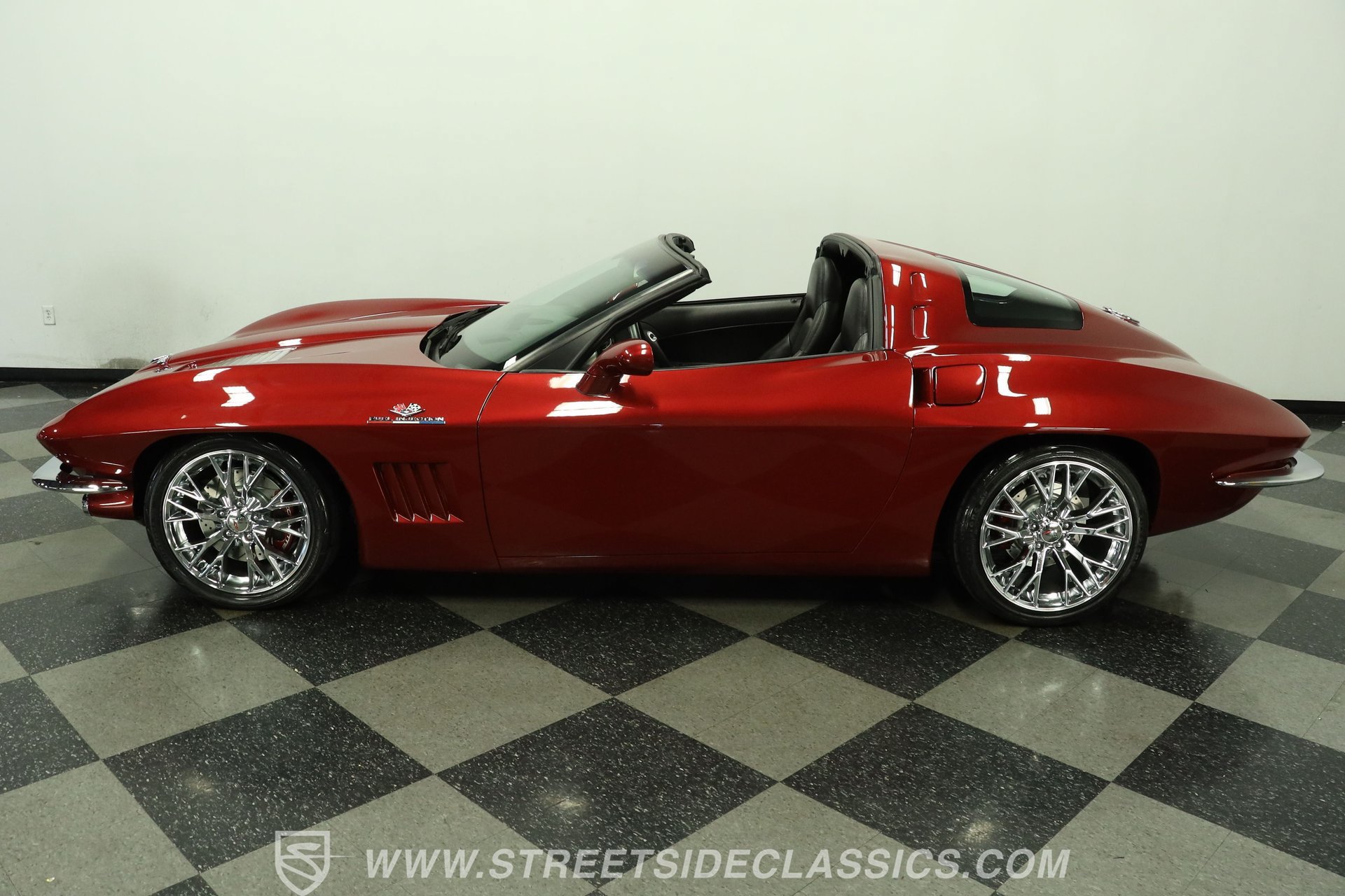 Used 2005 Chevrolet Corvette Coupe w/ Preferred Equipment Group RWD image 2
