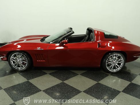Used 2005 Chevrolet Corvette Coupe w/ Preferred Equipment Group RWD image 2