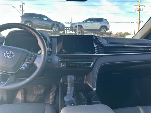 Used 2025 Toyota Camry LE image 32