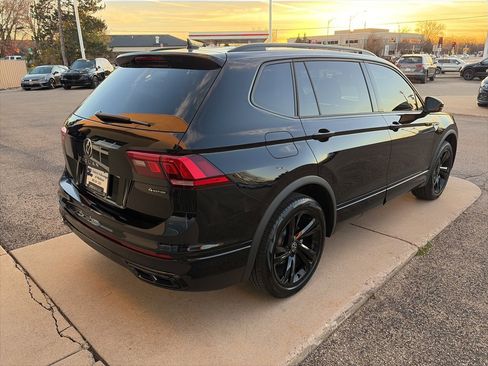 Certified 2024 Volkswagen Tiguan SE R-Line image 9