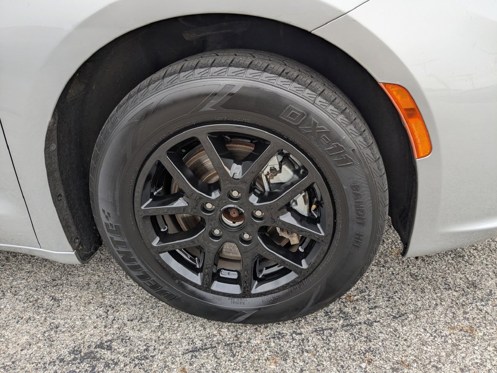 Used 2024 Chrysler Pacifica Touring-L FWD image 20