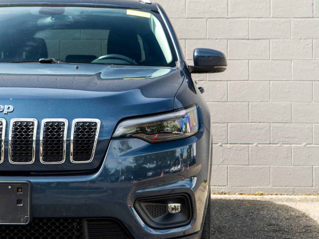 Used 2019 Jeep Cherokee Latitude w/ Cold Weather Group AWD/4WD image 11