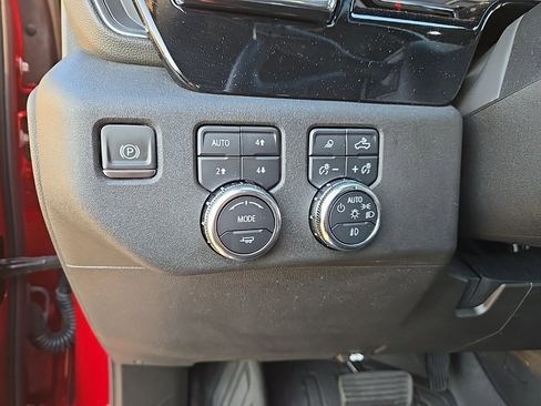 Used 2024 GMC Sierra 2500 SLT w/ SLT Premium Package image 17