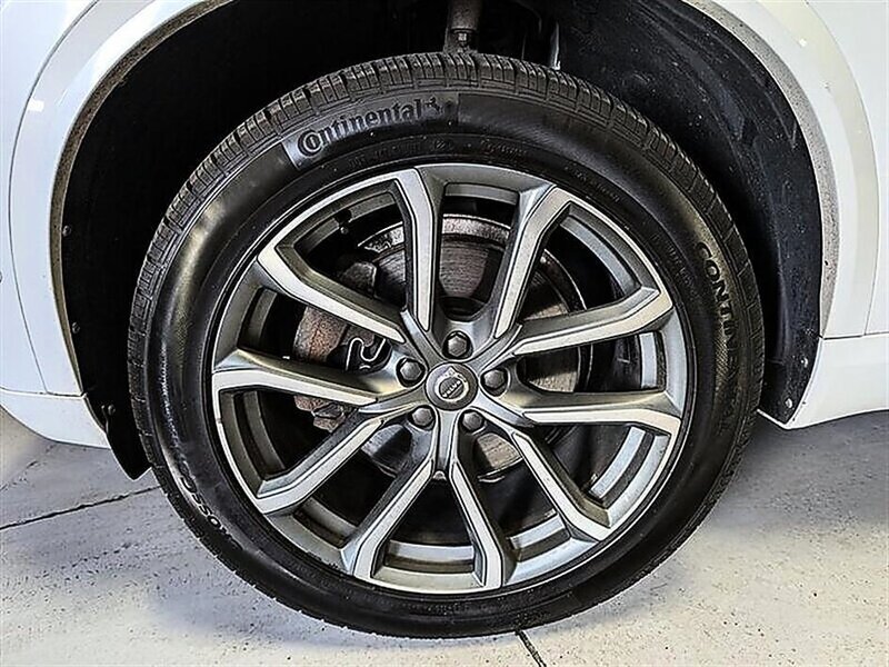 Used 2017 Volvo XC90 T6 Momentum w/ Vision Package AWD/4WD image 15