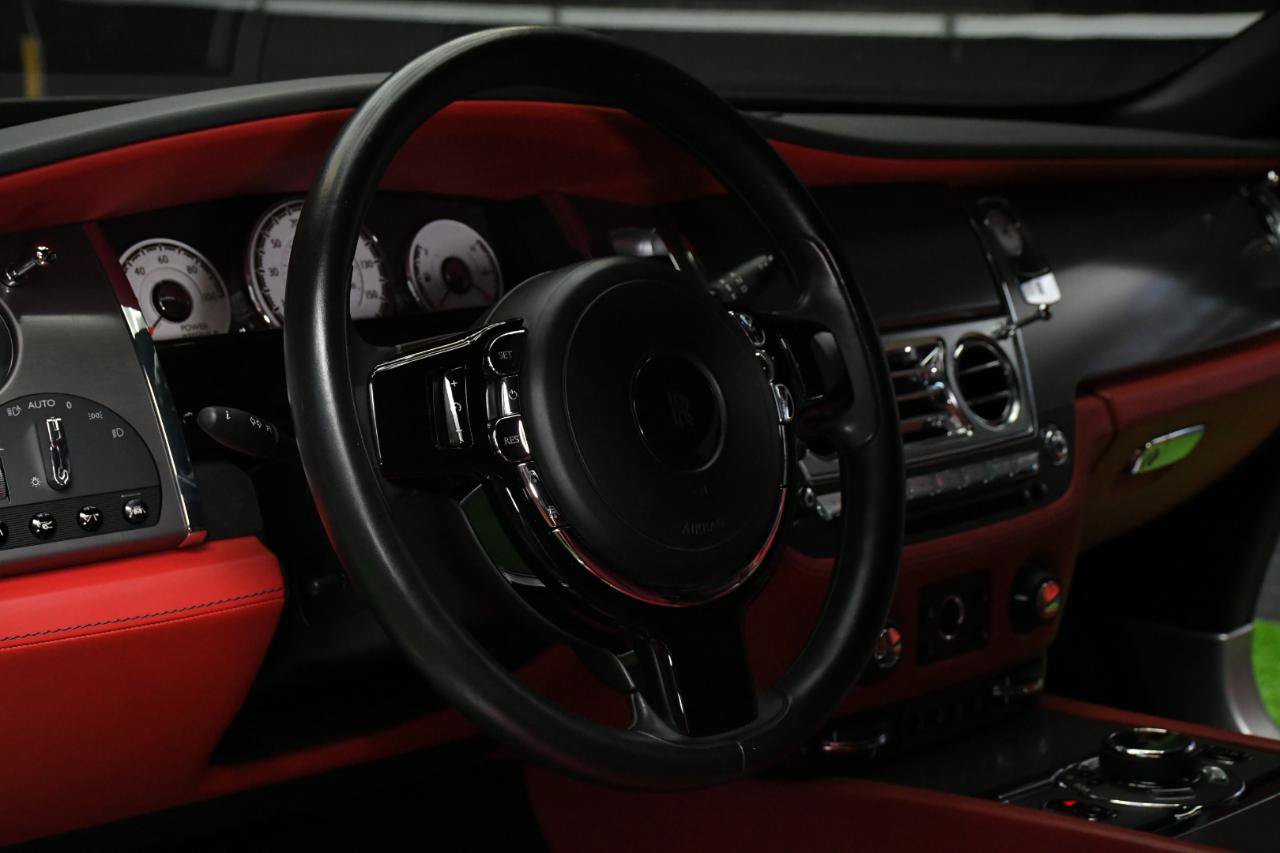 Used 2017 Rolls-Royce Wraith RWD image 18