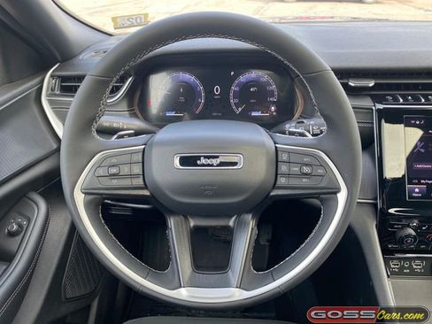 Certified 2025 Jeep Grand Cherokee Laredo X w/ Luxury Tech Group I image 16