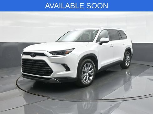 Certified 2024 Toyota Grand Highlander AWD image 3