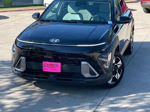 Used 2025 Hyundai Kona SEL FWD image 9