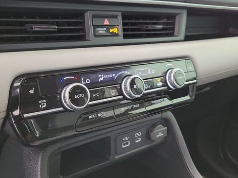 Used 2023 Honda Pilot Touring image 30