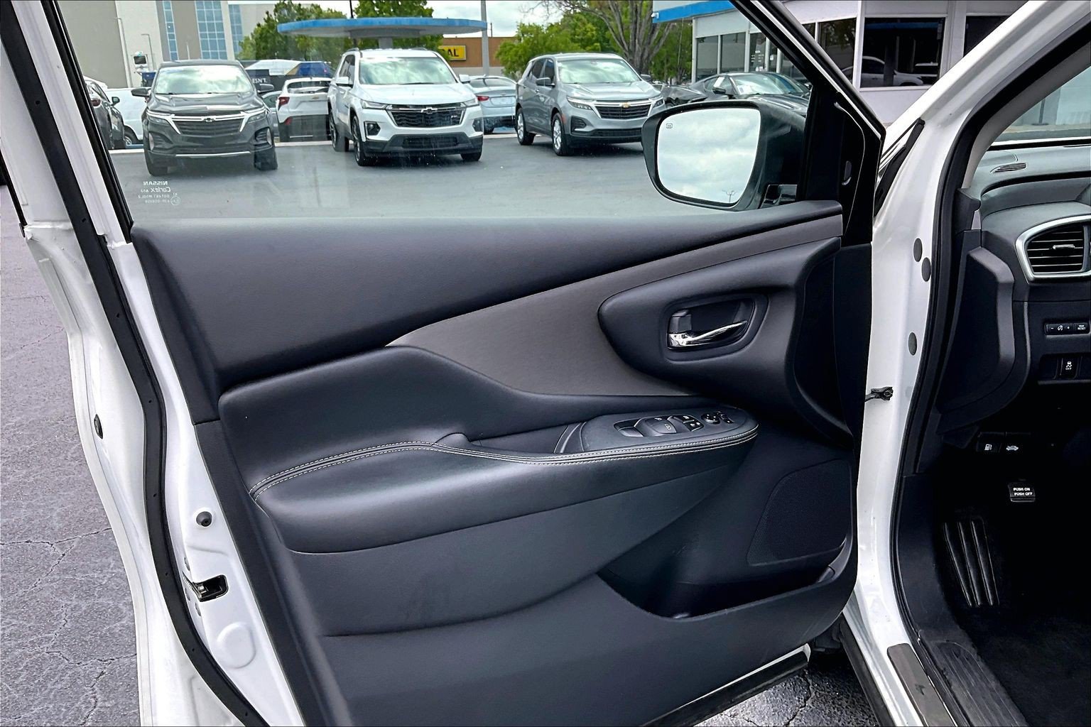 Used 2023 Nissan Murano SV w/ SV Midnight Edition Package FWD image 18