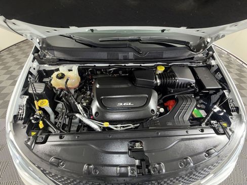 Used 2019 Chrysler Pacifica Limited w/ Tire & Wheel Group image 29