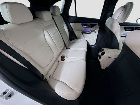 Used 2025 Mercedes-Benz GLC 350e 4MATIC image 27