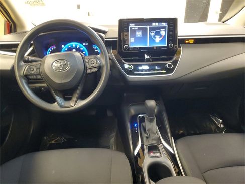 Used 2022 Toyota Corolla LE image 9