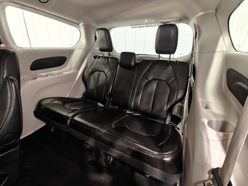 Used 2024 Chrysler Pacifica Touring-L FWD image 26
