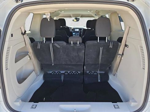Used 2023 Chrysler Voyager LX image 6