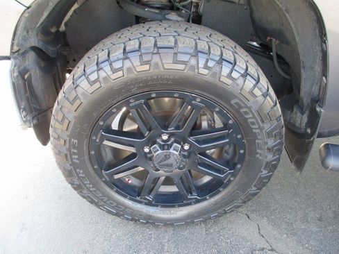 Used 2020 Toyota Tundra SR5 w/ SR5 Upgrade Package image 12