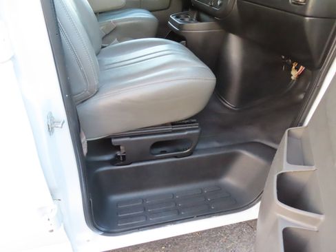 Used 2017 Chevrolet Express 3500 image 16