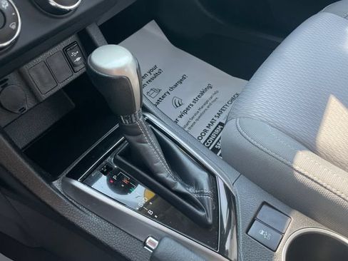 Used 2014 Toyota Corolla LE FWD image 15