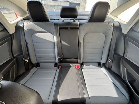 Used 2025 Volkswagen Jetta SE image 38