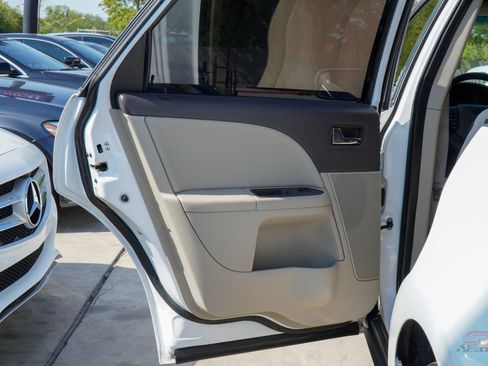 Used 2008 Ford Taurus SEL image 18