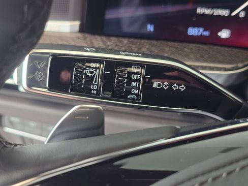 Used 2025 Cadillac Escalade V AWD/4WD image 33