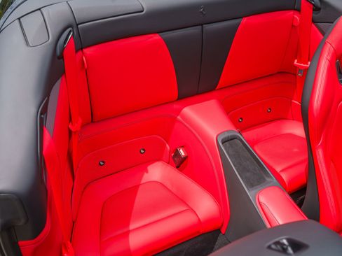 Used 2019 Ferrari Portofino RWD image 53