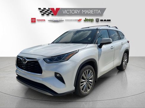 Used 2021 Toyota Highlander Platinum AWD/4WD image 1