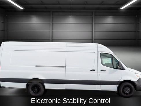 Used 2024 Mercedes-Benz Sprinter 3500 image 7