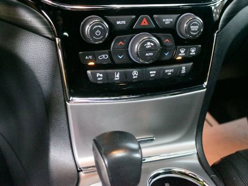 Used 2020 Jeep Grand Cherokee Altitude AWD/4WD image 19