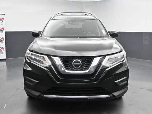 Used 2020 Nissan Rogue SV image 3