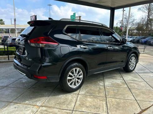 Used 2019 Nissan Rogue SV image 4
