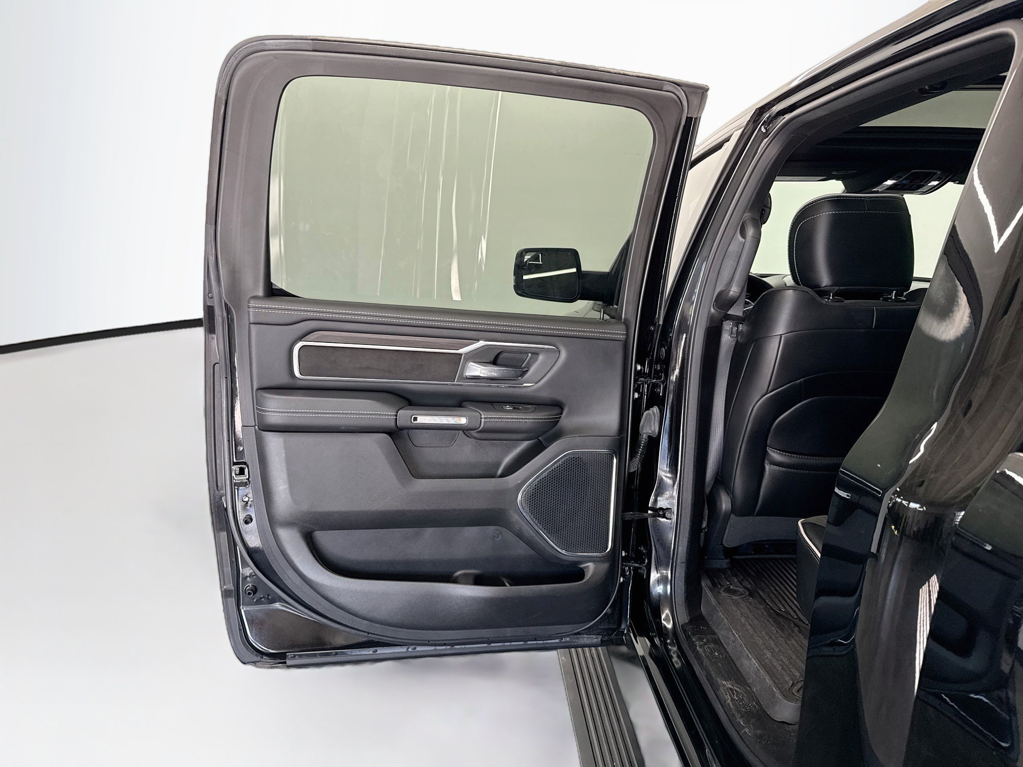 Used 2025 RAM 1500 Laramie w/ Laramie Southwest Edition AWD/4WD image 27