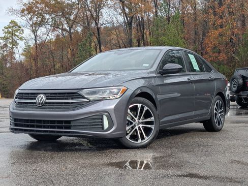 Used 2024 Volkswagen Jetta Sport image 4