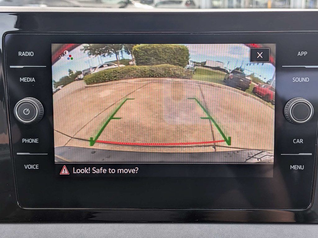 Used 2025 Volkswagen Jetta SE FWD image 16