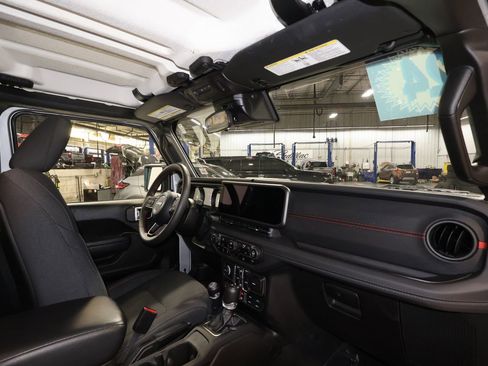 Used 2024 Jeep Wrangler Unlimited Rubicon image 27