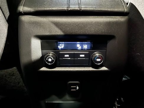 Used 2023 Chevrolet Traverse LT image 17