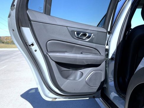 Used 2025 Volvo V60 B5 Cross Country Plus image 21