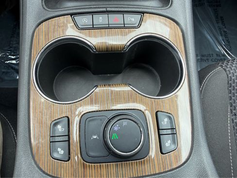 Used 2021 GMC Acadia SLE w/ Driver Convenience Package FWD image 21