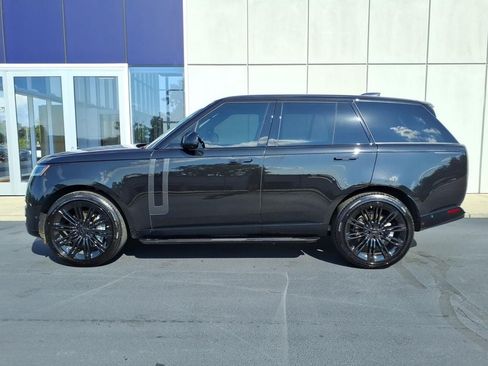 Used 2026 Land Rover Range Rover SE AWD/4WD image 3